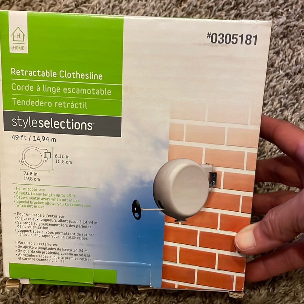 NEW RETRACTABLE CLOTHESLINE